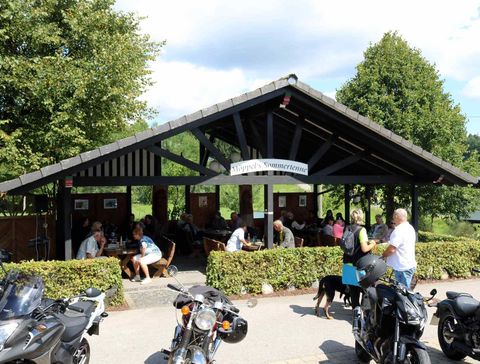 "Möppels Sommertenne", der Biergarten am Landgasthof Rademacher. © altais.de