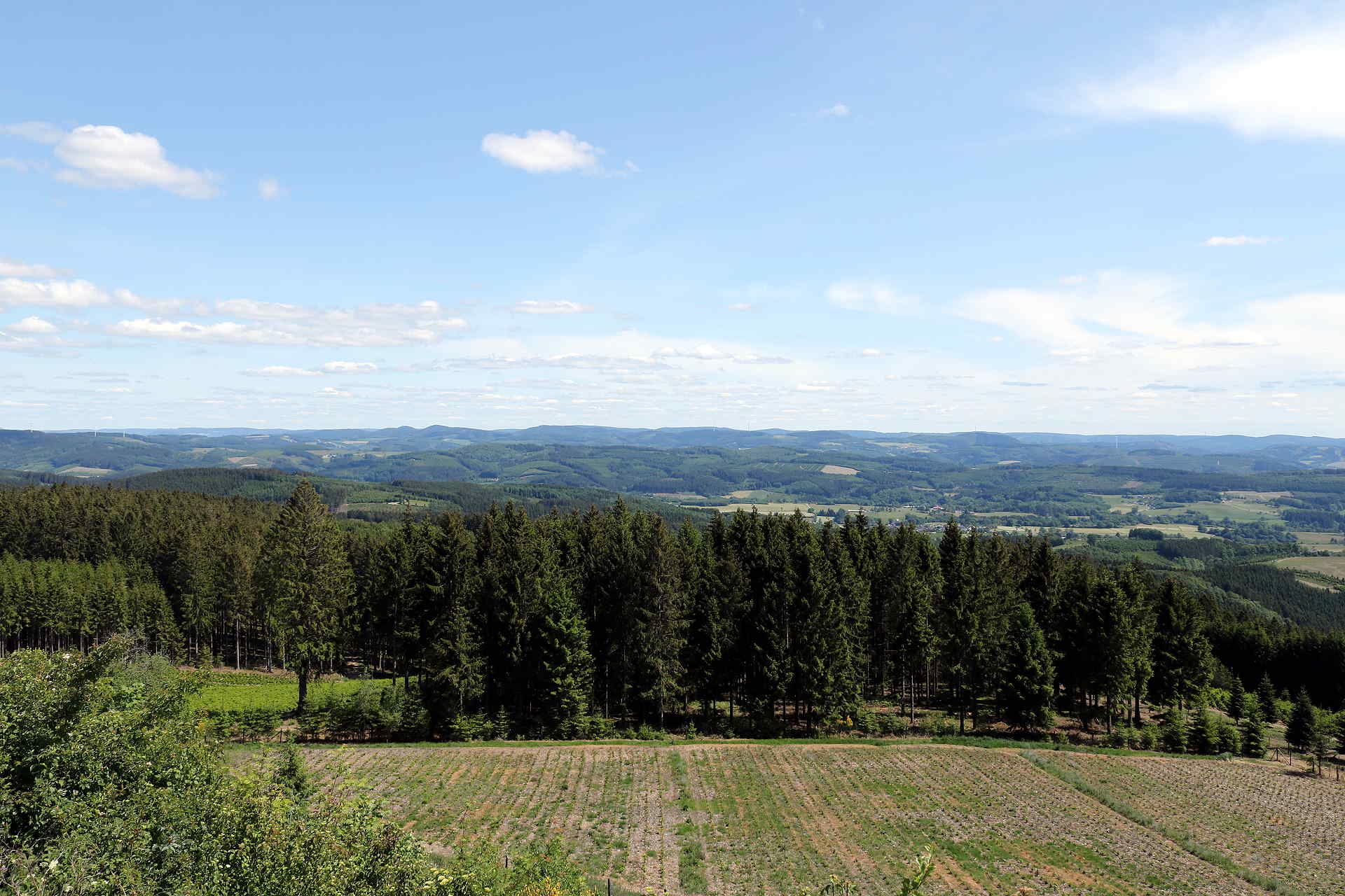 Ausblick auf die Landschaft rund um das Oberbecken des Pumpspeicherwerkes Rönkhausen © altais.de